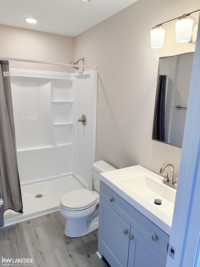 Building Photo - 22001 Lakeview St