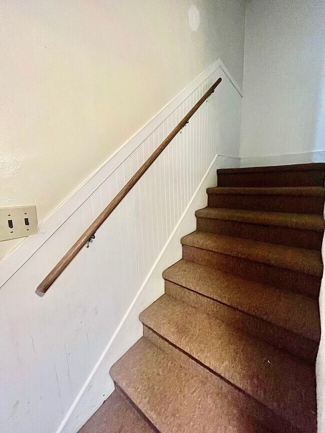 Building Photo - 255-257 N Spring St