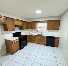 Building Photo - 297 Avon Ave