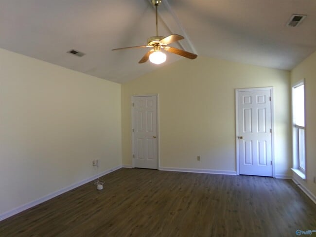 Building Photo - 732 Wynsom Dr SE