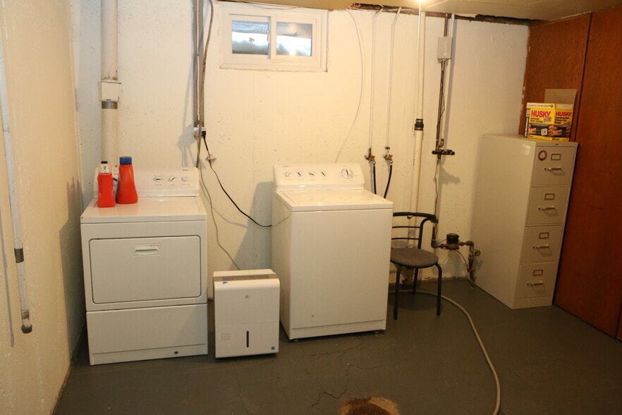 Building Photo - 1905 S Western Ave