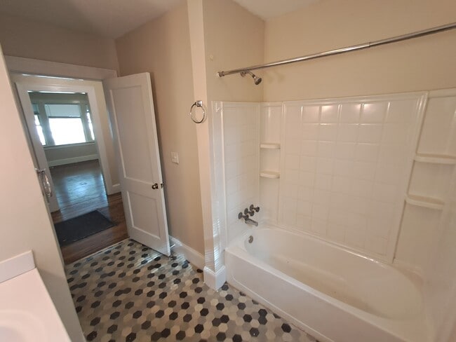 Building Photo - 1209 S Greene St