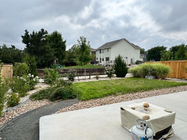 Building Photo - 10848 Hayloft St