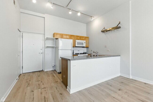 Building Photo - 4015 N Milwaukee Ave