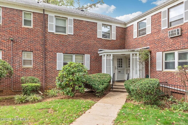 Building Photo - 32 Manor Dr
