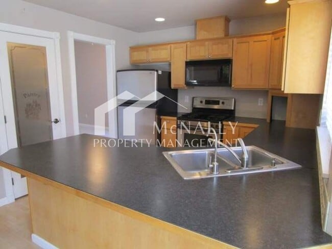 Building Photo - 4 Bedroom, 2.5 Bathroom Home in Gig Harbor