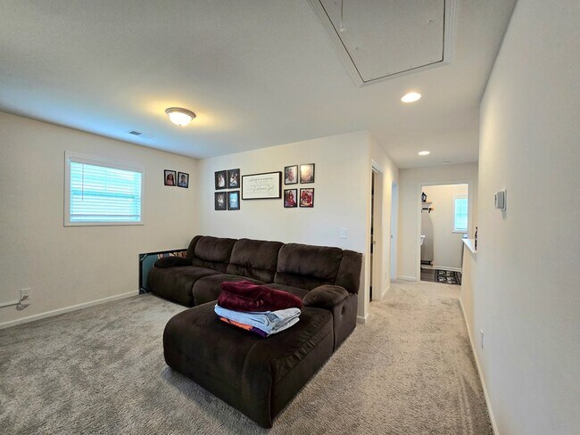 Building Photo - 2160 Alden Dr