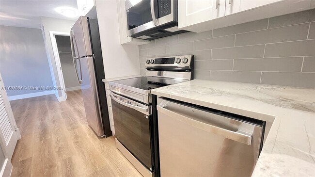 Building Photo - 200 S Birch Rd