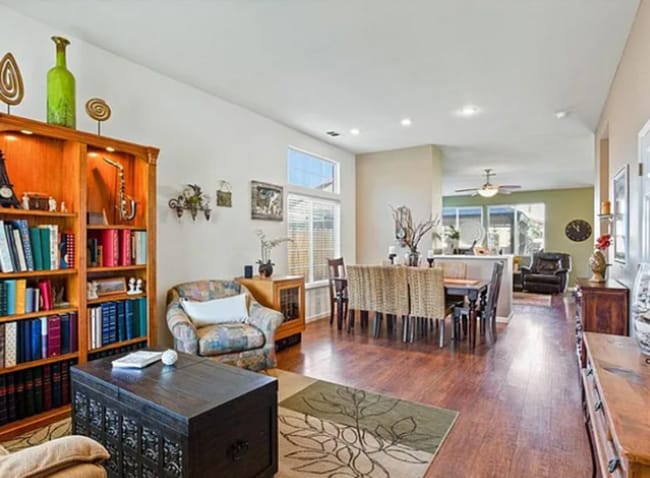 Building Photo - 2085 Pinehurst Ct
