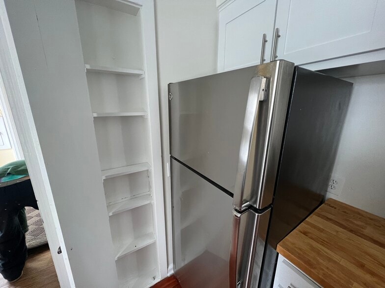 Spice rack - 3715 N Oakland Ave