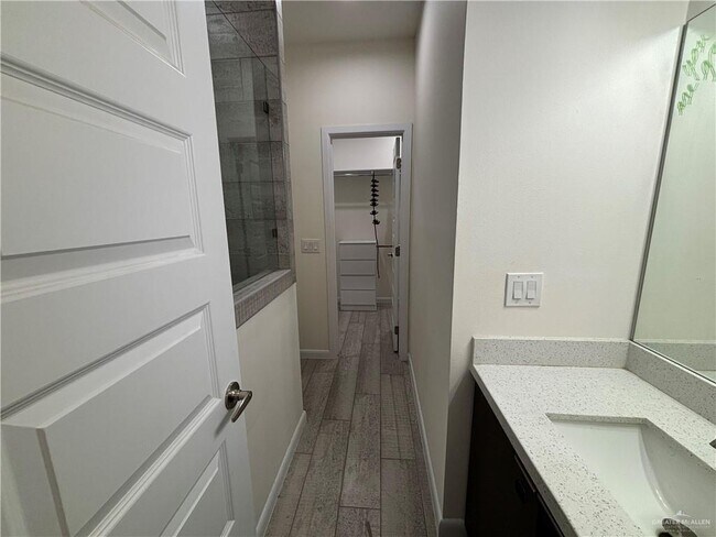 Building Photo - 212 Lauryn Dr