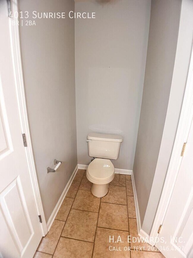Building Photo - 4013 Sunrise Cir