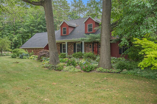 Building Photo - 3310 Lake Dr