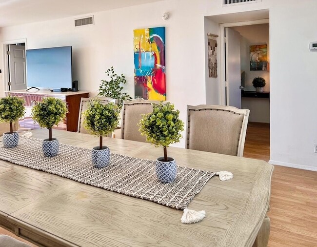 Building Photo - 3010 N Course Dr