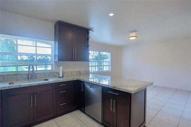 Building Photo - 15870 SW 69th Ln