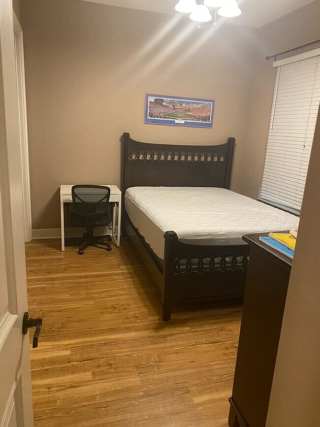 Building Photo - Jackson Square - 2 Bedroom, 2 Bathroom Condo **$400 Leasing Bonus**