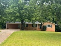 Building Photo - Spacious Brick Ranch on 3 Private Acres in Commerce
