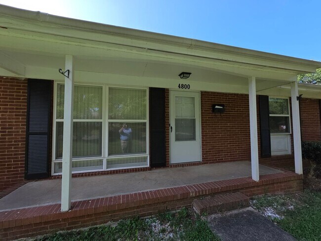 Building Photo - 4800 Crestmont Dr