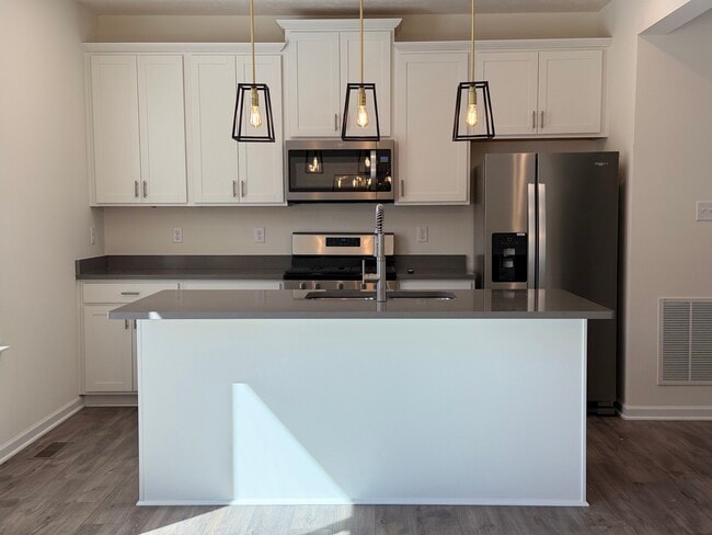 Building Photo - Harmony