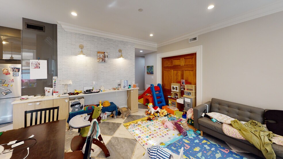 Building Photo - 15 Lanark Rd