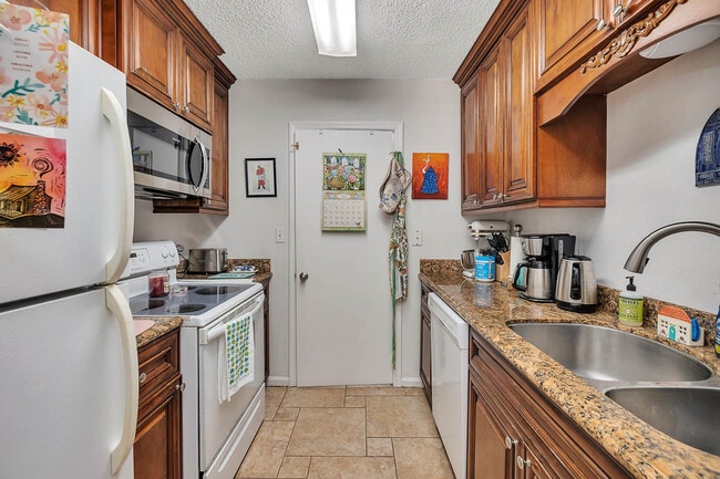 Building Photo - 132 S Island Square Dr