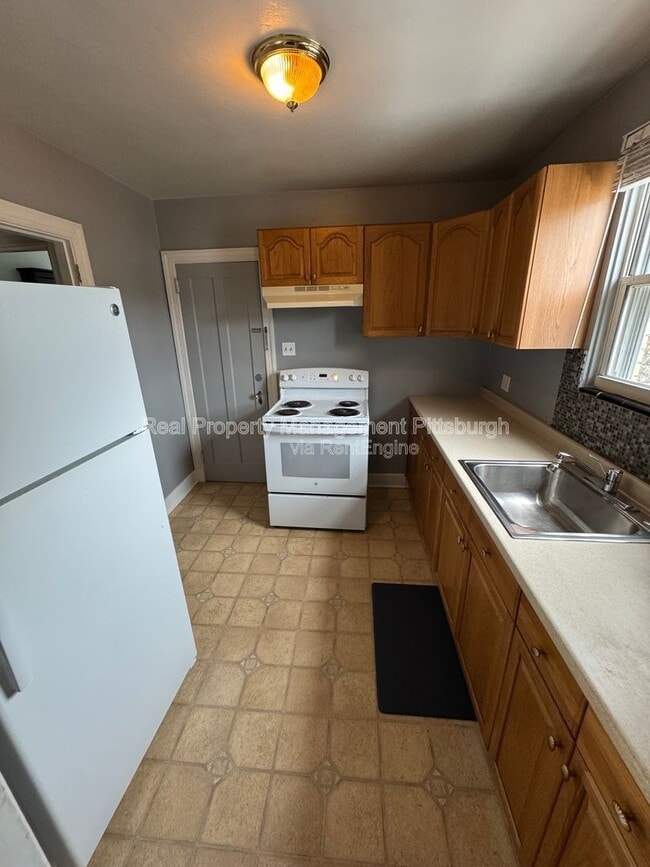 Building Photo - 4 Amherst Ave