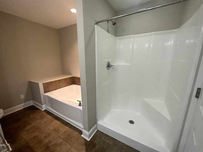 Building Photo - 916 Thunder Creek Dr