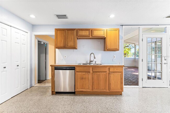 Building Photo - 6912 Alderwood Dr
