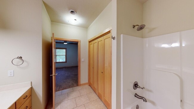 Building Photo - Cute Condo w/Security Access & Garage - Pets are Allowed