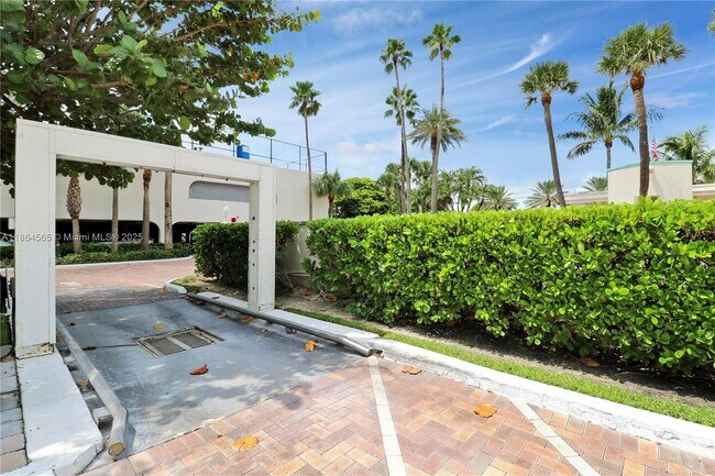 Building Photo - 3000 N Ocean Dr
