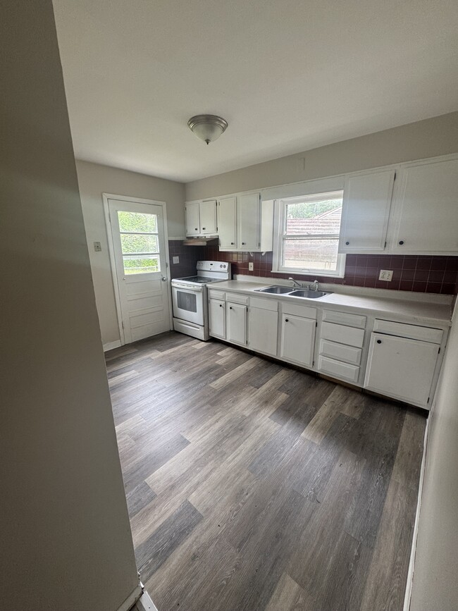 Building Photo - 3401 SE Ohio Ave