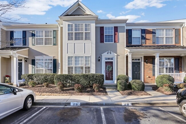 Building Photo - Charming 3 BD - 2.5 BA townhome located so...