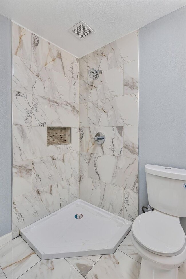 Building Photo - Stunning 1 Story Home Professionally Remod...