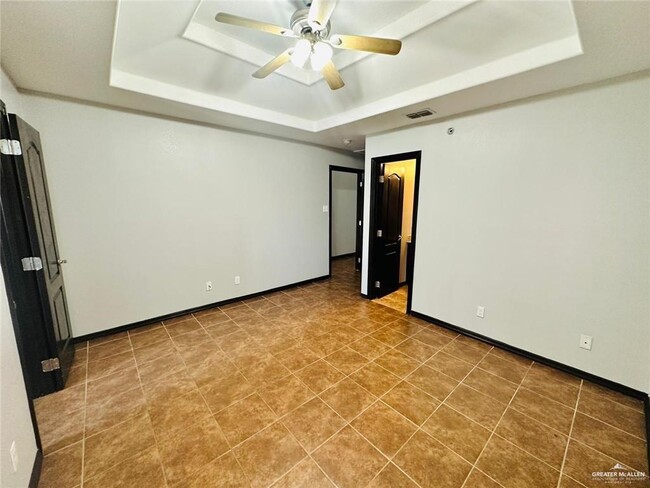 Building Photo - 1204 W Fig Ave