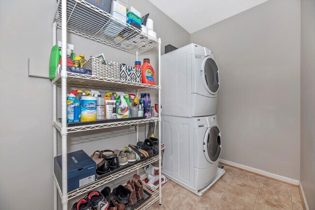 Building Photo - Beautiful 4-Bedroom Colonial in Walkersville