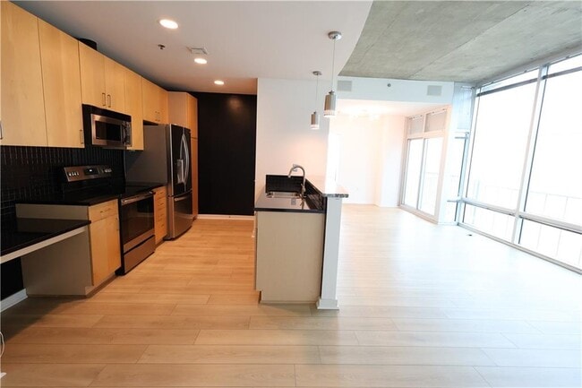 Building Photo - 923 Peachtree St NE