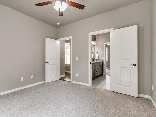 Building Photo - Stunning Home in West Edmond + 5 bedrooms ...