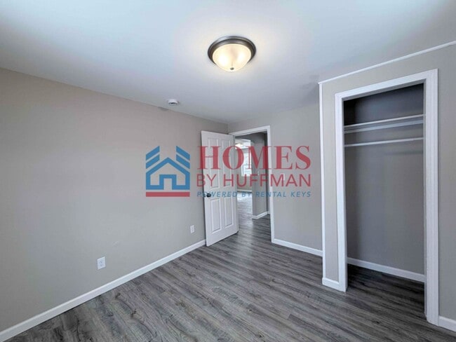 Building Photo - Two bedroom House | Remodeled