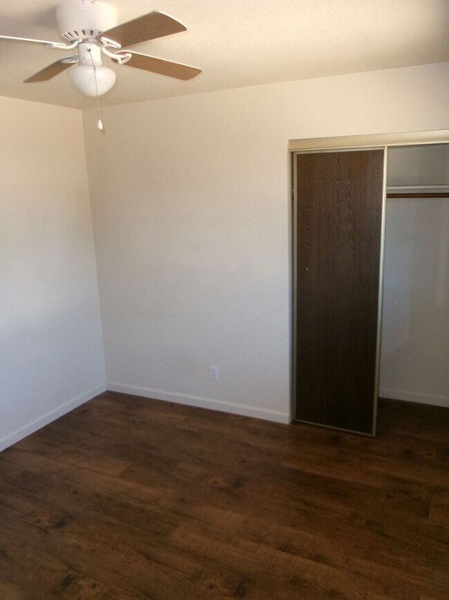 Building Photo - 9685-9687 Lake Natoma Dr