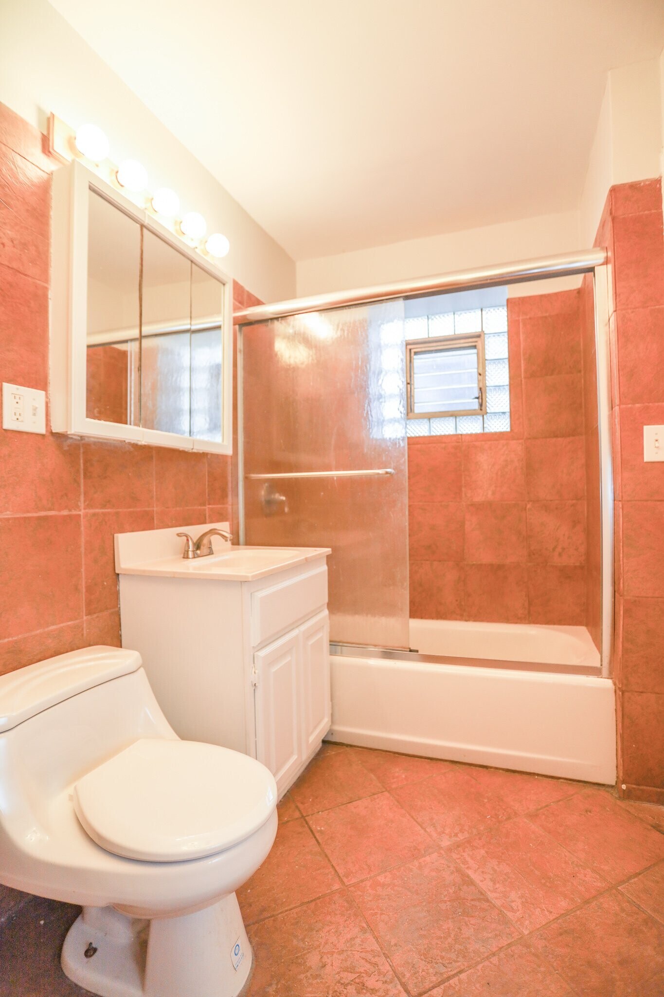 Building Photo - 5610 N Ashland Ave