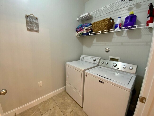 Building Photo - Furnished 3 bedroom 3 bath Condo - Flexible Term lease - Topsail Landing Community