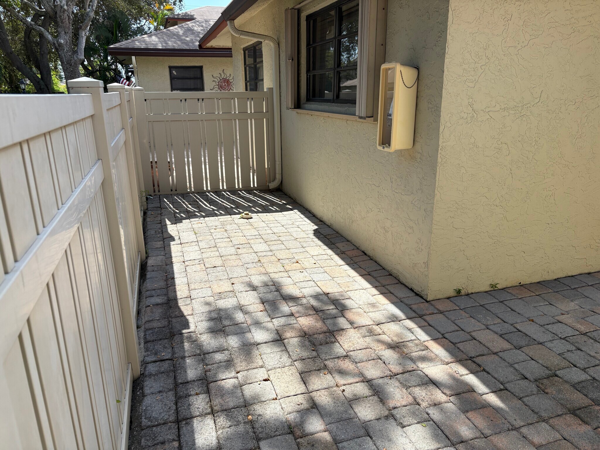 Building Photo - 3951 NE 17th Ave