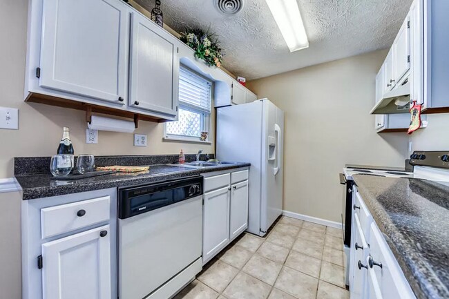 Building Photo - 1327 Lucy Way