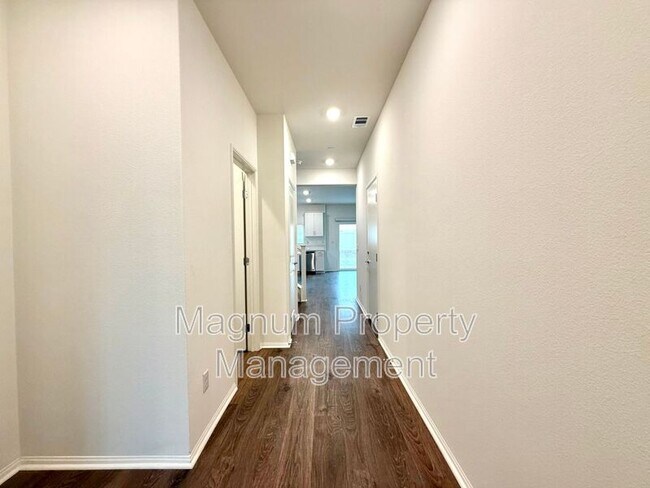 Building Photo - 31356 Sycamore Leaf Dr