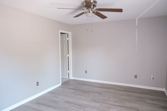 Building Photo - 2BR/2.5BA Condo w/ Community Pool in Simsponville!