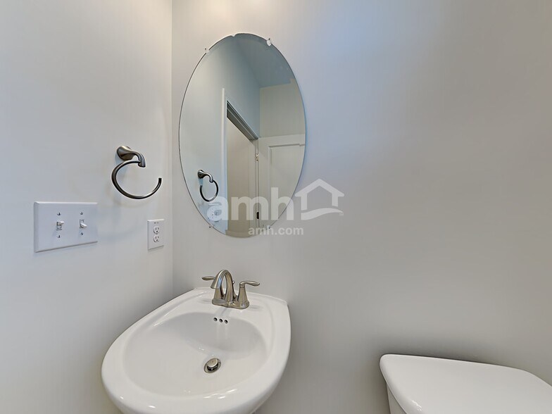 Building Photo - 4873 Chutney Dr