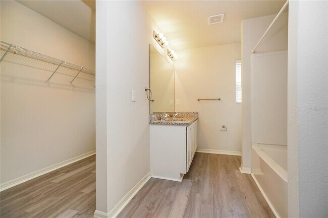 Building Photo - 2922 W Higgins Pl