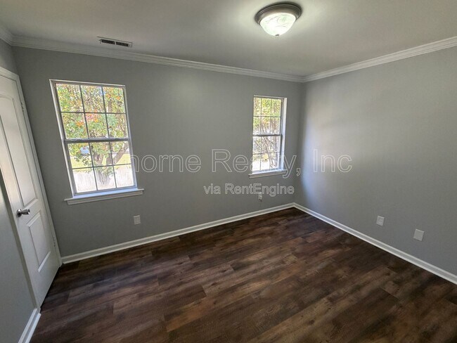 Building Photo - 103 Sara Dr