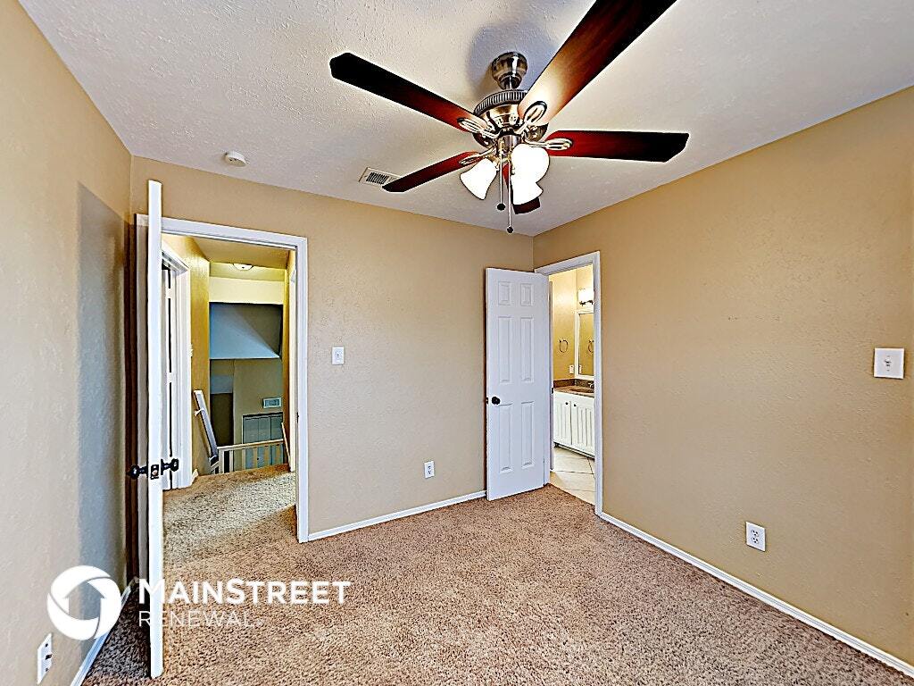 Building Photo - 2425 Sutton Dr