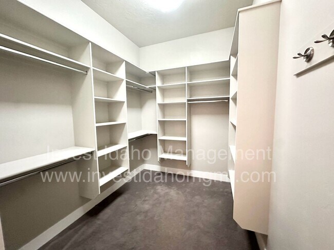 Building Photo - Rarely available in the most preferred River District! Available July 2026